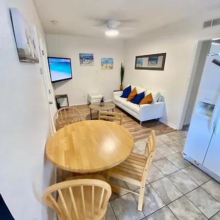 Two Fully Equipped Apartments And A Studio 5 Miles From The Beach St. Petersburg Exterior photo