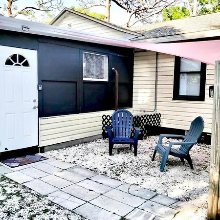 Two Fully Equipped Apartments And A Studio 5 Miles From The Beach St. Petersburg Exterior photo