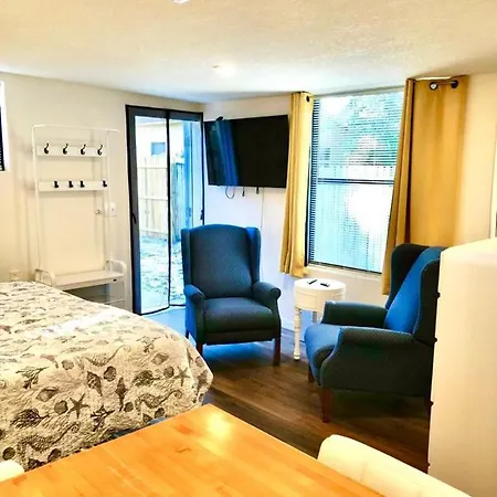 Two Fully Equipped Apartments And A Studio 5 Miles From The Beach St. Petersburg Exterior photo