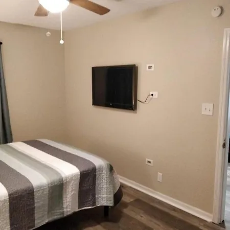 Two Fully Equipped Apartments And A Studio 5 Miles From The Beach St. Petersburg Exterior photo