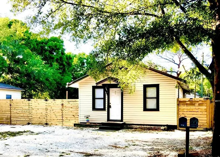Two Fully Equipped Apartments And A Studio 5 Miles From The Beach