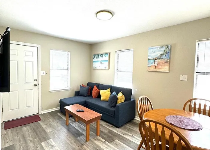 Two Fully Equipped Apartments And A Studio 5 Miles From The Beach