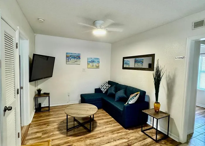 Two Fully Equipped Apartments And A Studio 5 Miles From The Beach