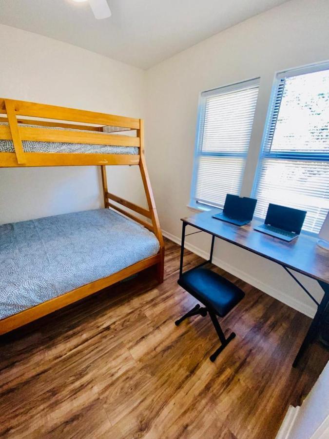 Two Fully Equipped And A 5 Miles From The Apartment *