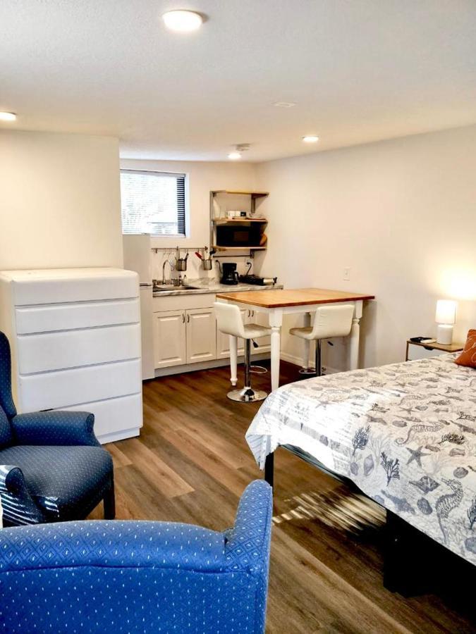 Two Fully Equipped And A 5 Miles From The *